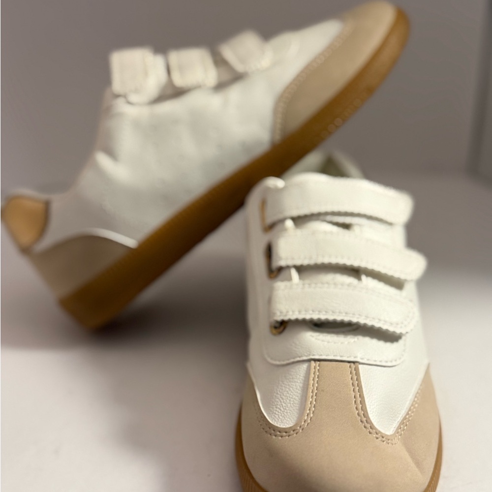 Dolce Vita White and Tan V Strap Sneakers Women’s 8